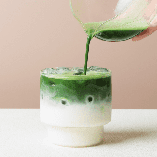 matcha latte pour